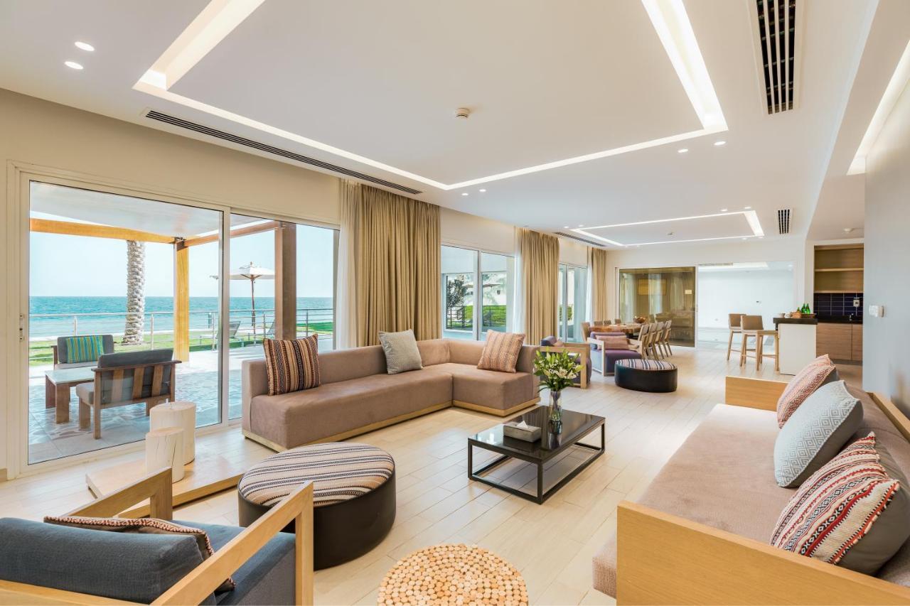 Sealine Beach, A Murwab Resort Месаид Экстерьер фото The interior of a villa at the resort