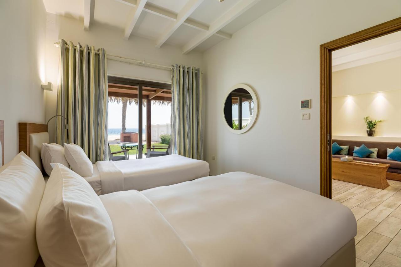Sealine Beach, A Murwab Resort Месаид Экстерьер фото A bedroom at the resort