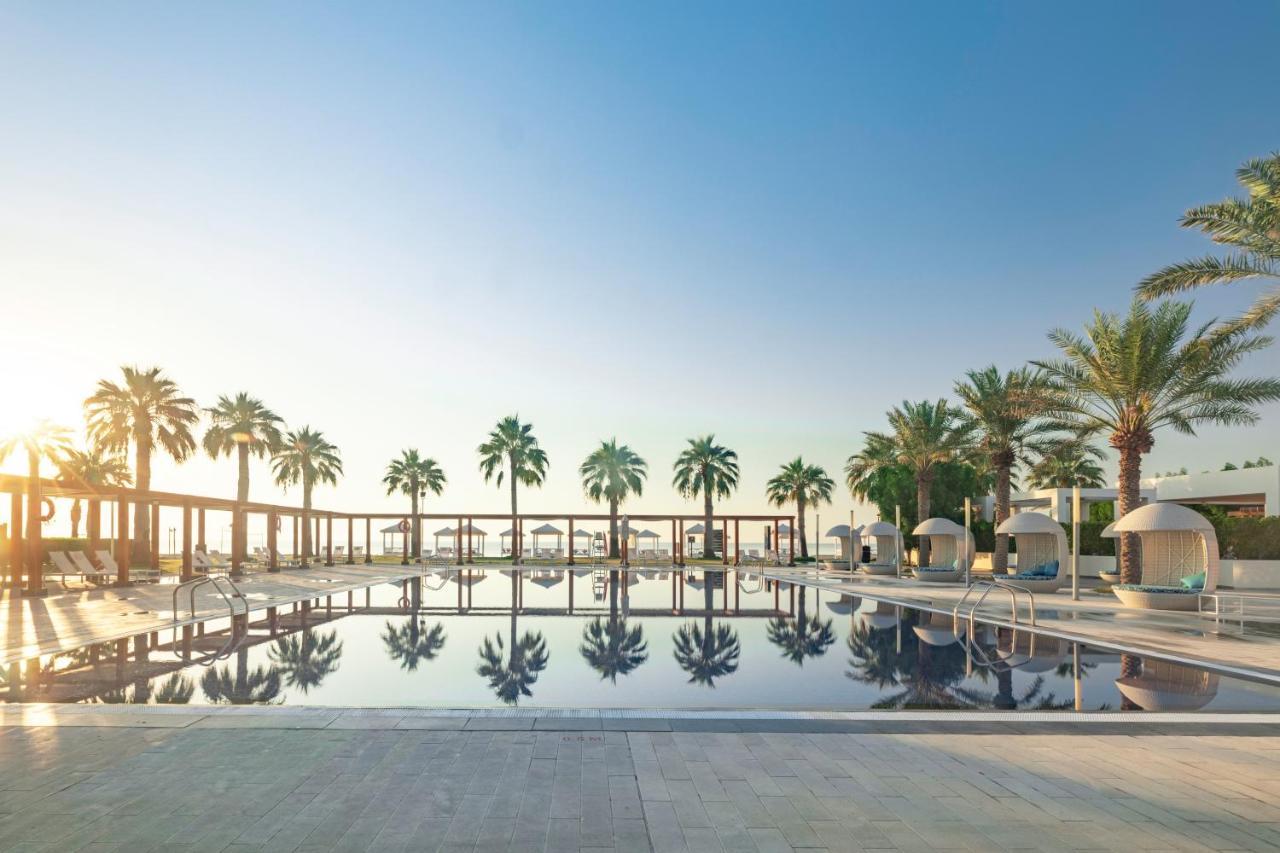 Sealine Beach, A Murwab Resort Месаид Экстерьер фото The resort's main pool
