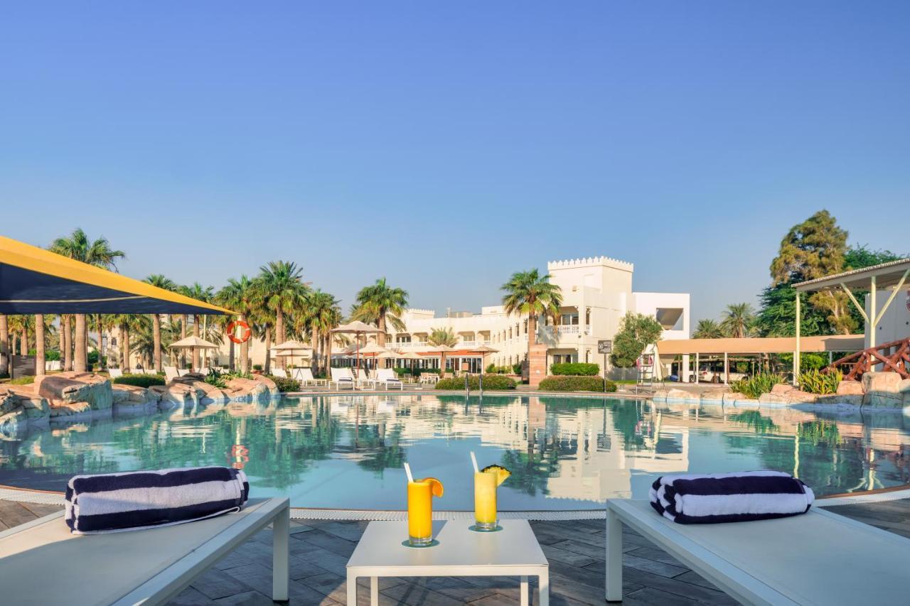 Sealine Beach, A Murwab Resort Месаид Экстерьер фото The pool at the resort