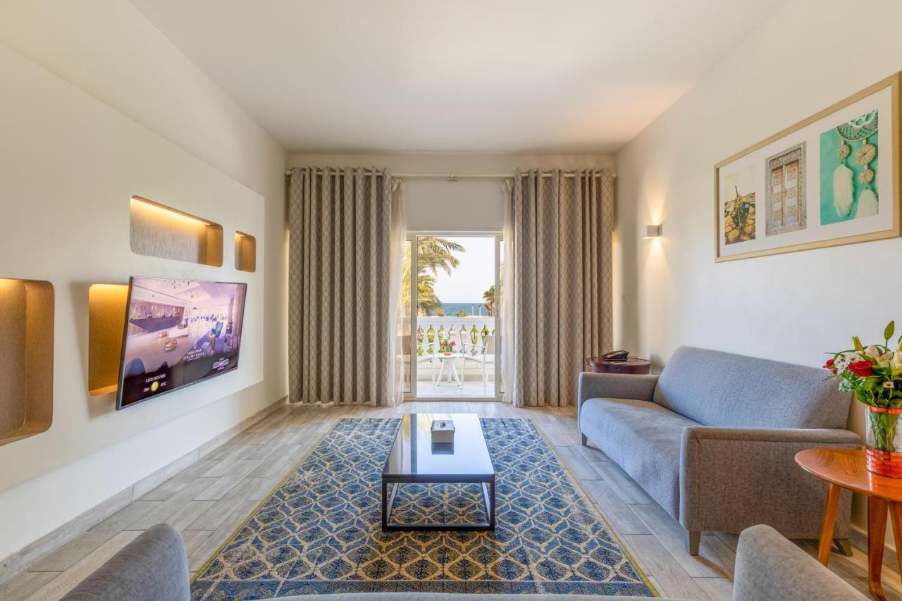 Sealine Beach, A Murwab Resort Месаид Экстерьер фото A suite at the hotel